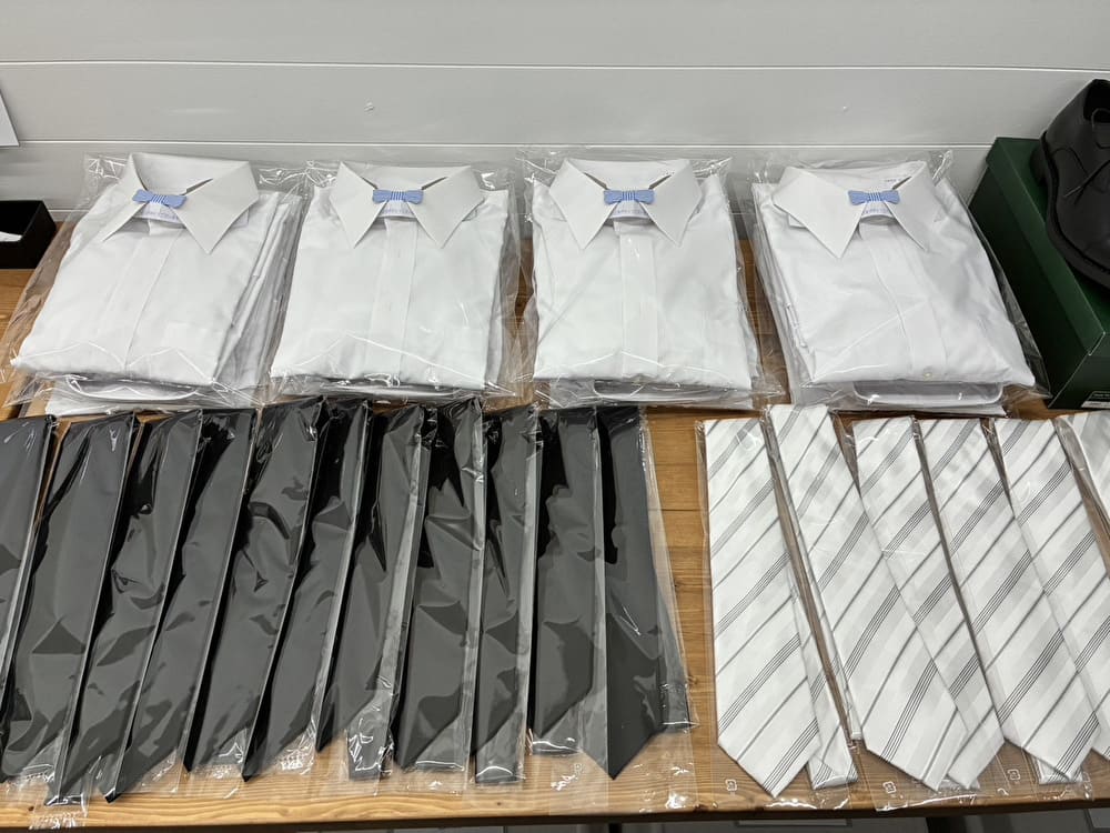 今すぐ喪服のワイシャツとネクタイ