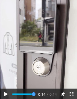 今すぐ喪服 無人店舗の入口ドア・スマートロック部分の写真