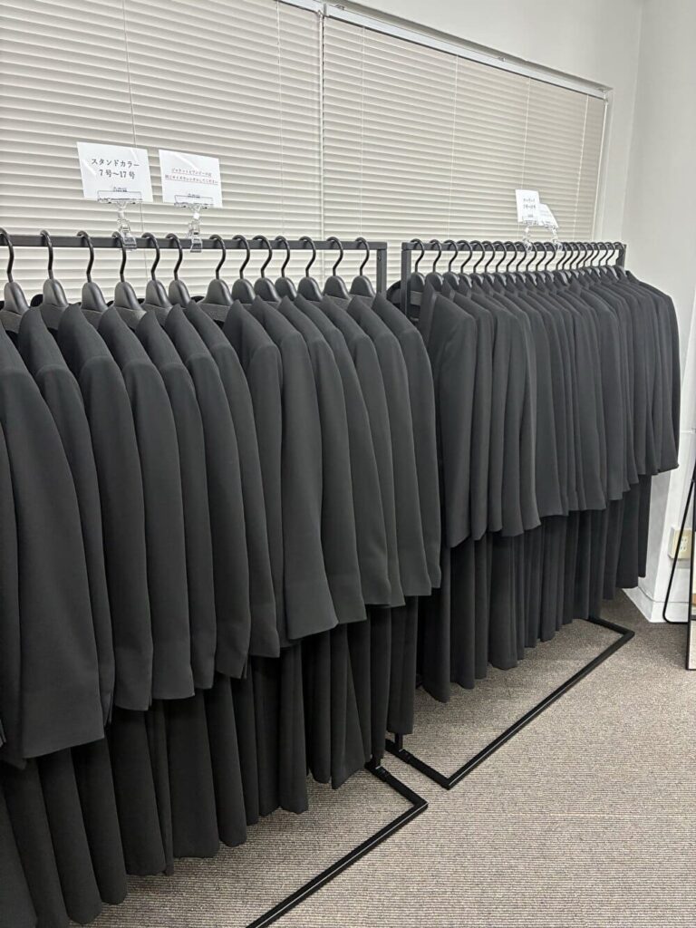 今すぐ喪服 東京神田レディース店の喪服ラック