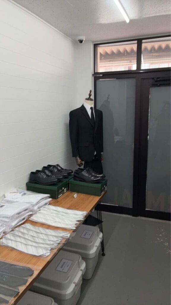 今すぐ喪服 新静岡駅前本店のメンズ礼服と靴やワイシャツ